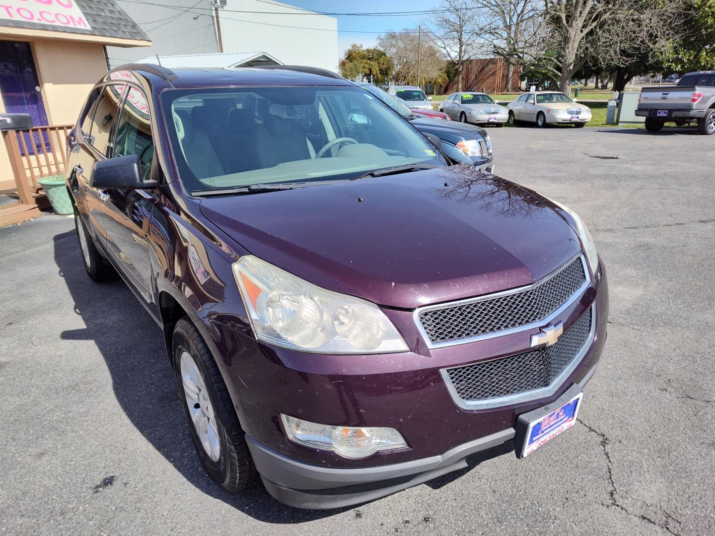 2010 Burgundy Chevrolet Traverse (1GNLREED6AS) , located at 5700 Curlew Drive, Norfolk, VA, 23502, (757) 455-6330, 36.841885, -76.209412 - Photo#4